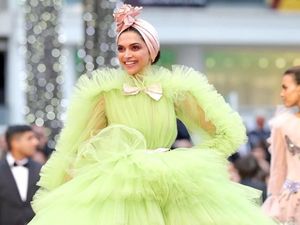 Gaya Memukau Deepika Padukone di Cannes, Disebut Kalahkan Priyanka Chopra