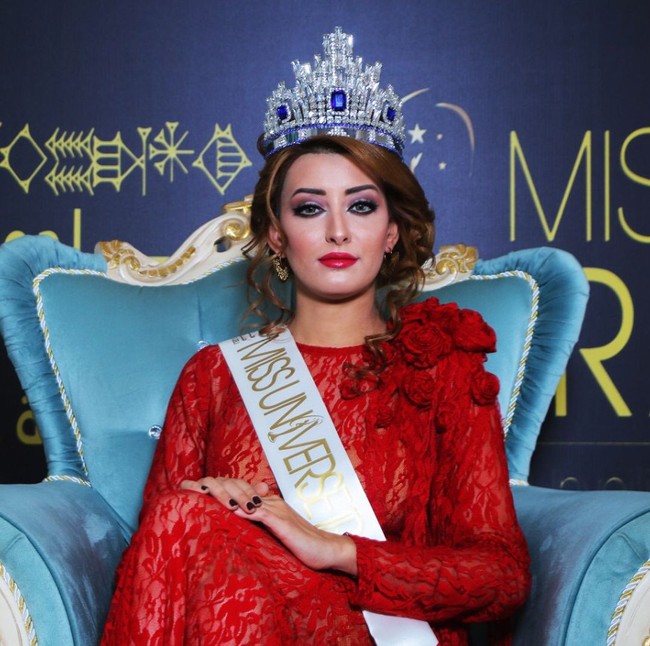 Inilah Sarah Idan, wanita cantik asal Irak yang kini tinggal di Amerika Serikat. Dia terpaksa pergi dari tanah kelahirannya karena kontroversi yang dialaminya saat mengikuti kompetisi Miss Universe 2017 di Las Vegas. Foto: Getty Images
