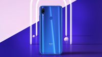 Redmi Note 7s dalam balutan warna Sapphire Blue.