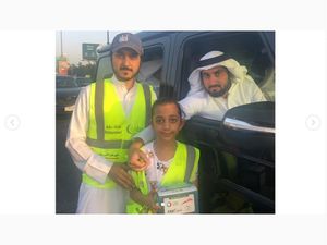 Syekh Dubai Tak Sungkan Terima Takjil yang Dibagi di Jalan