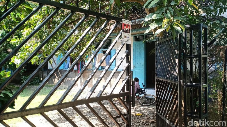 Densus 88 Sita Paspor Tujuan Turki di Rumah Terduga Teroris Madiun Densus 88 Sita Paspor Tujuan Turki di Rumah Terduga Teroris Madiun