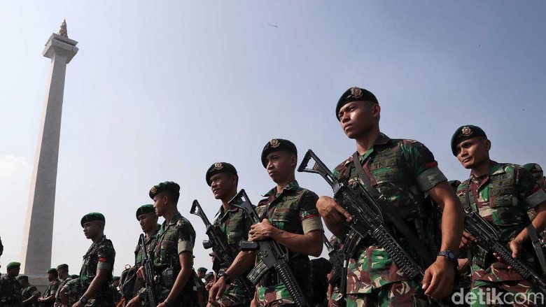 TNI Peringatkan Penyebar Hoax Video WN China Pakai Truk TNI TNI Peringatkan Penyebar Hoax Video WN China Pakai Truk TNI