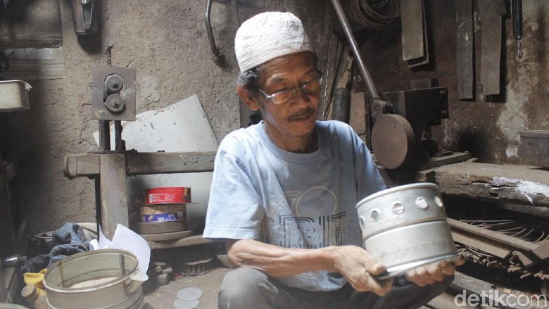Kompor Minyak Kurdi, Bertahan Menantang Zaman Kompor Minyak Kurdi, Bertahan Menantang Zaman
