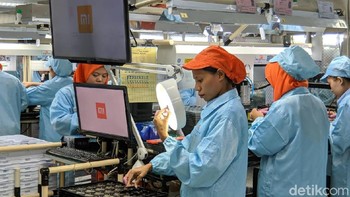 Perakitan ponsel Xiaomi memakan 3 lantai sendiri. Lantai 1  dikhususkan untuk merakit Redmi Note 7. (Foto: Adi Fida Rahman/detikINET)  