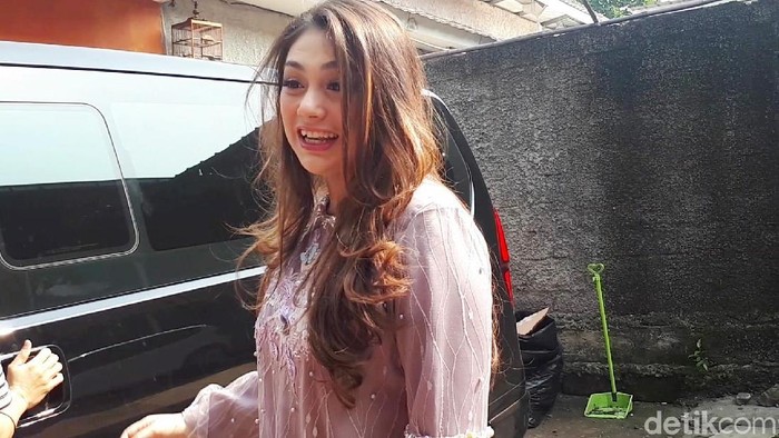 Celine Evangelista Celine Evangelista saat mengisi acara Pagi-Pagi Pasti Happy di Trans TV.