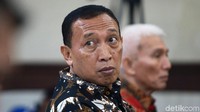Sekjen KONI Ending Fuad Hamidy divonis 2 tahun 8 bulan dan denda Rp 100 juta subsider 2 bulan kurungan. 