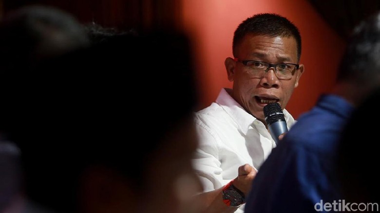 Masinton Sarankan DPR Tak Buatkan Pin Emas untuk Anggota Petahana Masinton Sarankan DPR Tak Buatkan Pin Emas untuk Anggota Petahana