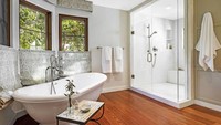 Penampakan salah satu dari tiga kamar mandi yang ada di rumah ini. Istimewa/mansionglobal.