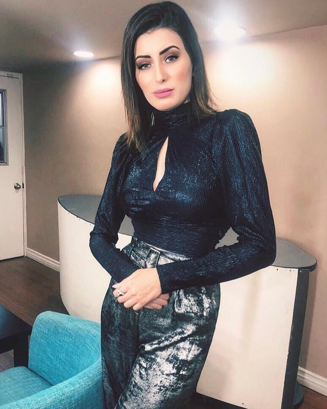 Selepas Miss Universe, kontroversi pun masih menghiasi kehidupan Sarah Idan terkait statusnya sebagai wanita muslim. Dia kerap berdebat dengan netizen yang menyudutkannya. Aku muslim. Tapi Islamists membuatku terpaksa pergi dari rumahku dan tanah kelahiranku selama dua tahun ketika aku berusia 15, begitu salah satu perkataannya yang membuatnya selalu jadi kontroversi. Foto: Getty Images