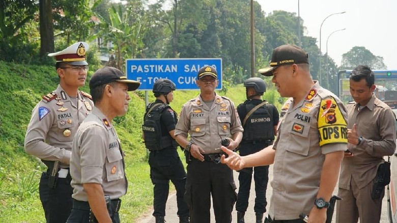 Sekat Massa Aksi 22 Mei di Bogor, Polisi Amankan Pria Bawa Ketapel Sekat Massa Aksi 22 Mei di Bogor, Polisi Amankan Pria Bawa Ketapel