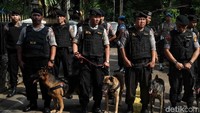 Personel K9 (anjing pelacak) juga mengikuti apel pengamanan.