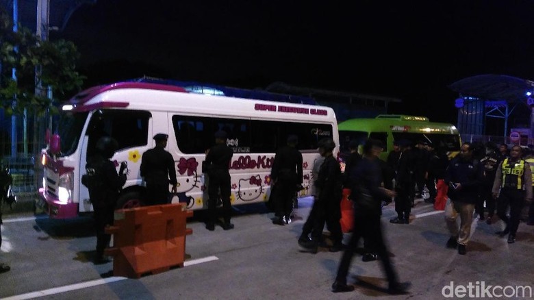Rombongan Massa 22 Mei Dipaksa Pulang Kembali ke Madura Rombongan Massa 22 Mei Dipaksa Pulang Kembali ke Madura