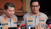 Pencabutan SPDP Prabowo itu disampaikan oleh Kabid Humas Polda Metro Jaya Kombes Pol Argo Yuwono didampingi Direktur Reserse Kriminal Umum Polda Metro Jaya, Kombes. Pol. Roycke Harry Langie saat memberikan keterangan pers di Polda Metro jaya, Jakarta, Selasa (21/5/2019).
