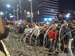 Ricuh di Depan Bawaslu, Polisi Amankan Sejumlah Pendemo