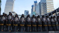 Polisi juga terus siaga.