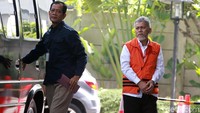 Ketua DPRD Kebumen, Jawa Tengah, Cipto Waluyo menjalani pemeriksaan lanjutan di gedung KPK, Jakarta, Selasa (21/5/2019).