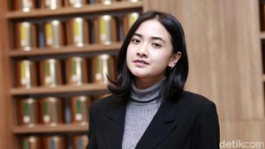 Nadya Arina pasang batasan untuk Jerome Kurnia, dilarang kissing scene dengan pemain lain. Foto: Palevi S/detikFoto