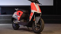 Skuter listrik itu menggendong baterai Lithium 60V.30Ah dan motor listrik dari Bosch 1,3 kW. Foto: Istimewa