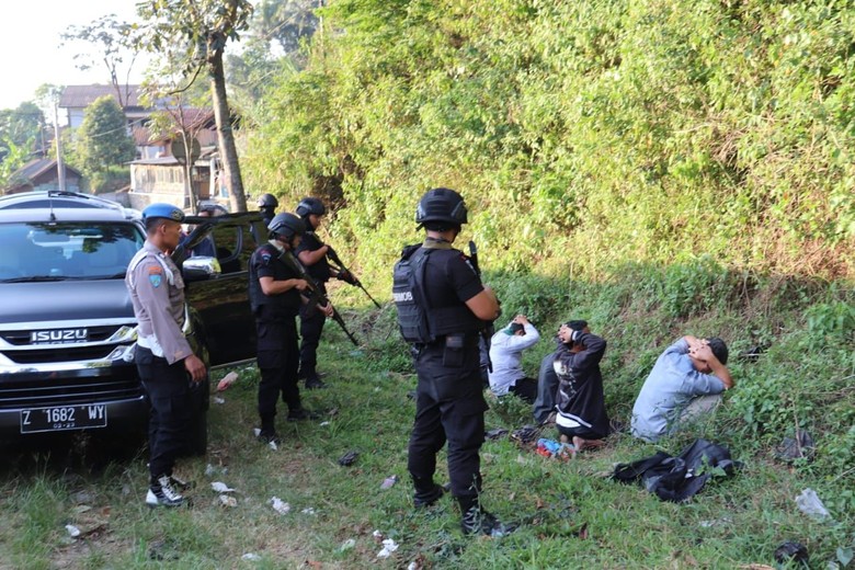 Polisi Jelaskan Soal Kelompok Terduga Teroris di Garut Polisi Jelaskan Soal Kelompok Terduga Teroris di Garut