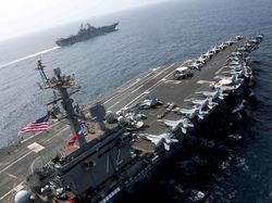 Potret Kapal Induk Nuklir AS Pamer Kekuatan di Laut Arab
