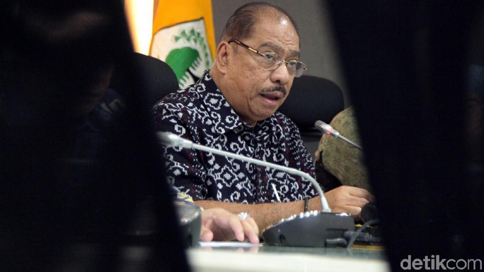 Selamat dan terima kasih kepada jajaran KPU dan Bawaslu dari pusat hingga daerah atas kinerjanya berhasil menyelenggarakan pemilu dengan baik dan konstitusional, kata Mekeng