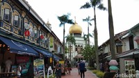 Ramadhan berada di Singapura, kamu bisa datang ke Masjid Sultan. Masjid ini dibangun oleh Sir Stamford Raffles untuk memenuhi keinginan Sultan Hussein Shah dari Johor yang merupakan pemilik pulau yang dulunya bernama Tumasik ini. (Muhammad Idris/detikcom)