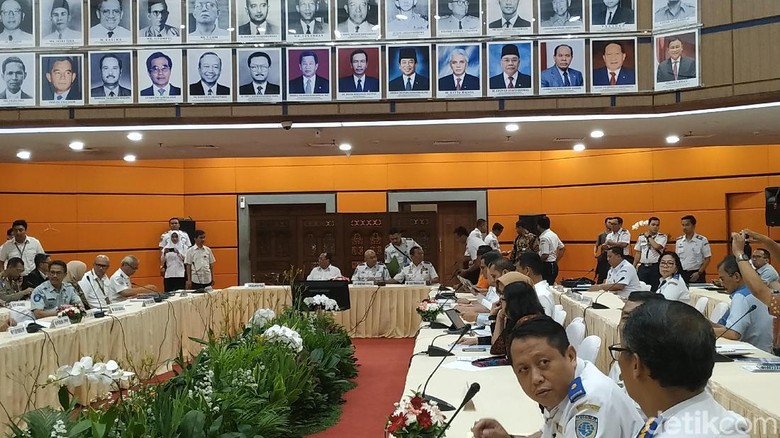 Menhub Serahkan Aturan One Way Arus Mudik ke Polisi Menhub Serahkan Aturan One Way Arus Mudik ke Polisi