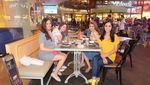 Si Cantik Alessia Cestaro yang Kompak Makan Bareng Keluarga