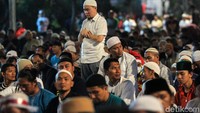Salat tersebut berlangsung khusyuk.