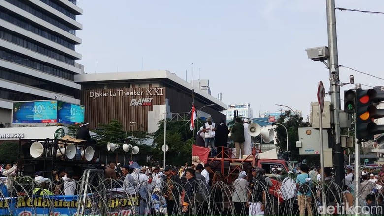 Jokowi Menang Pilpres, Massa di Bawaslu Tetap Serukan Diskualifikasi Jokowi Menang Pilpres, Massa di Bawaslu Tetap Serukan Diskualifikasi