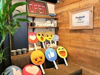 Gemasnya Cicip Menu Pancake Emoji di Kafe Resmi Milik Facebook