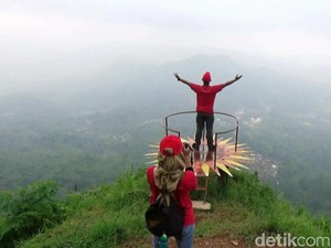 Ngabuburit di Purworejo, Coba ke Puncak Khayangan Sigendol