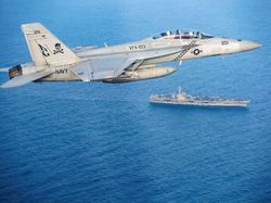 Potret Kapal Induk Nuklir AS Pamer Kekuatan di Laut Arab