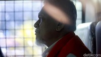 Sebelumnya, KPK melakukan OTT pada 15 Oktober 2016 yang melibatkan satu orang anggota DPRD dan satu PNS Dinas Pariwisata Kabupaten Kebumen dengan barang bukti Rp 70 juta. Dalam proses penanganan perkara ini, ditemukan bukti-bukti kuat sehingga KPK memproses sembilan orang lagi dari unsur Bupati Kebumen, Sekda, anggota DPRD, dan swasta serta menetapkan 1 korporasi yang diduga terafiliasi dengan bupati dalam dugaan tindak pidana pencucian uang (TPPU).