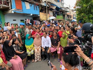 Dapat Bisikan Warga Lanjutkan Kampung Deret, Jokowi akan Izin ke Anies