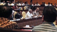 Rapat dihadiri Menteri Perhubungan Budi Karya Sumadi, Menteri PUPR,  Basuki Hadimuljono, Kepala BMKG, Dwikorita Karnawati, Kepala Basarnas,  Bagus Puruhito dan Kakorlantas Polri Refdi Andri.