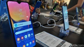Tak cuma lini flagship, smartphone kelas menengah seperti lini Galaxy A terbaru juga ikut dihadirkan. (Foto: Muhamad Imron Rosyadi/detikINET)  