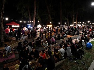 Bukan Bukber, Warga Malaysia Lebih Suka Sahur Bersama di Pinggir Pantai
