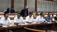 Dalam rapat tersebut Komisi VI DRP RI Teguh Juwarno mengatakan memanggil Garuda untuk membahas mengenai laporan keuangan yang sempat ramai di publik. Rapat tersebut digelar di ruang rapat Komisi VI, Gedung DPR Jakarta, Selasa (21/5/2019).