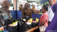 Pemerintah Kabupaten Buton, Sulawesi Tenggara, menggelar pasar murah di Kelurahan Pasar Wajo, Kecamatan Pasar Wajo, Kabupaten Buton, Sulawesi Tenggara (Sultra), Selasa (21/5/2019).