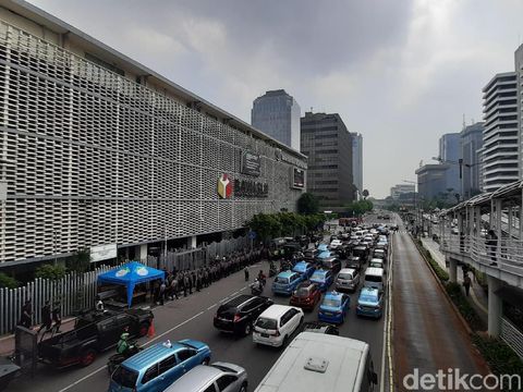 Mobil 'Raisa' Disiagakan di Depan Bawaslu Usai Penetapan Hasil Rekapitulasi