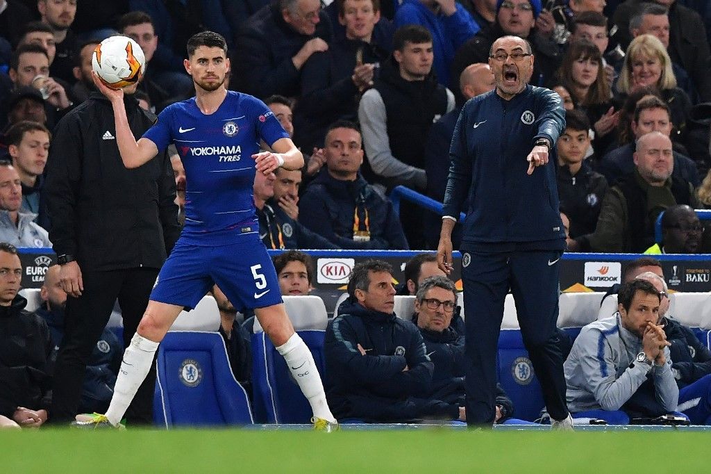 Chelsea's Italian head coach Maurizio Sarri (R) reacts as Chelsea's Italian midfielder Jorginho takes a throw-in during the UEFA Europa League semi-final second leg football match between Chelsea and Eintracht Frankfurt at Stamford Bridge in London on May 9, 2019. (Photo by Ben STANSALL / AFP)