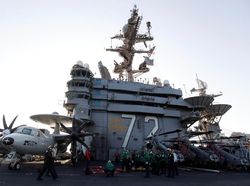 Potret Kapal Induk Nuklir AS Pamer Kekuatan di Laut Arab