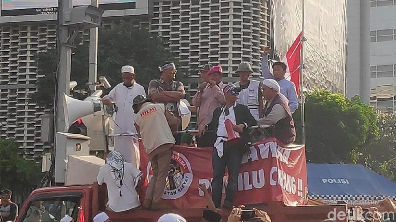 Letjen Purn Suharto Orasi di Depan Bawaslu, Bicara Kecurangan Pemilu Letjen Purn Suharto Orasi di Depan Bawaslu, Bicara Kecurangan Pemilu