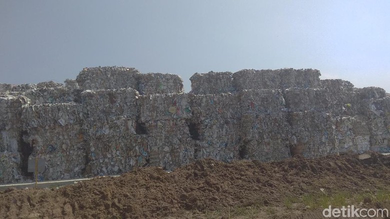 Pabrik Kertas Pindo Deli Janji Tak Buang Sampah ke Lahan Warga Pabrik Kertas Pindo Deli Janji Tak Buang Sampah ke Lahan Warga