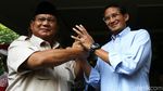 Salam Dua Jari, Prabowo-Sandi Tolak Hasil Pilpres 2019