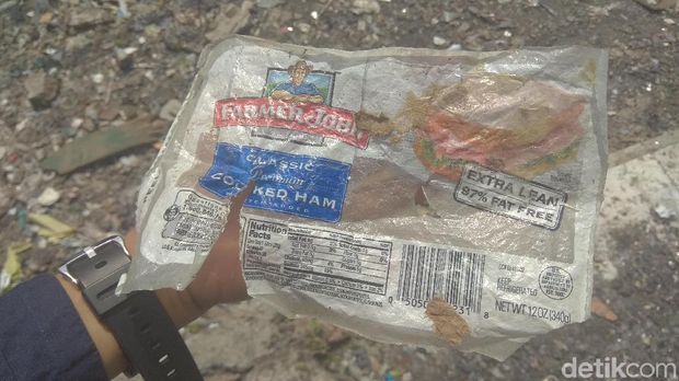 Mengais Rezeki dari Sampah 'Dolar' di Pabrik yang Cemari Lingkungan