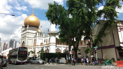 Suasana Ngabuburit di Masjid Tertua di Singapura
