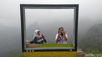 Perbukitan dan lembah hijau, ditemani semilir angin sejuk pegunungan cocok untuk siapa saja yang ingin ngabuburit dengan suasana yang tenang (Rinto Heksantoro/detikcom)