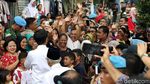 Momen Warga Kampung Deret Tumpah Ruah Sambut Jokowi